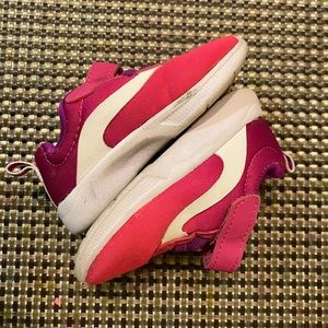 Girl sneakers size 4